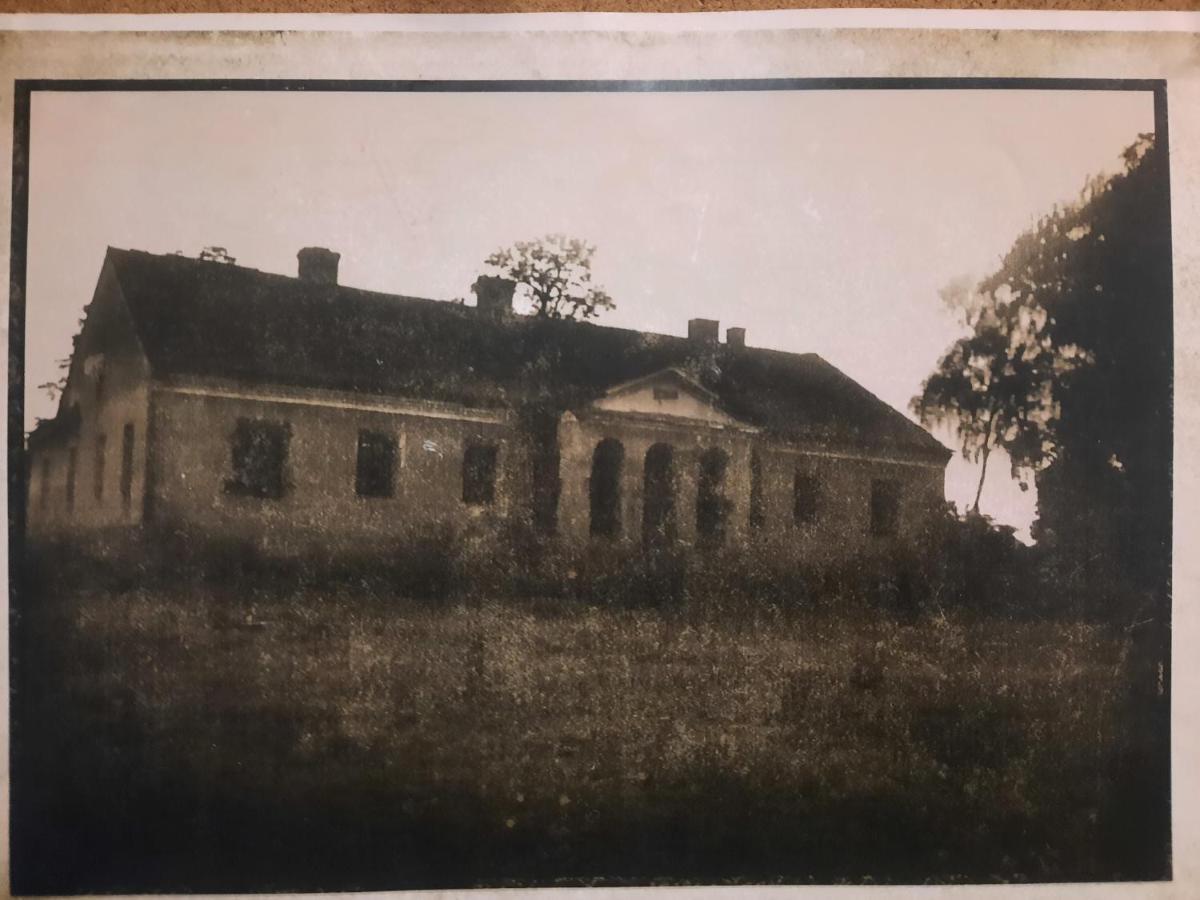 Dwór na Wichrowym Wzgórzu Acomodação com café da manhã Przybysławice Exterior foto