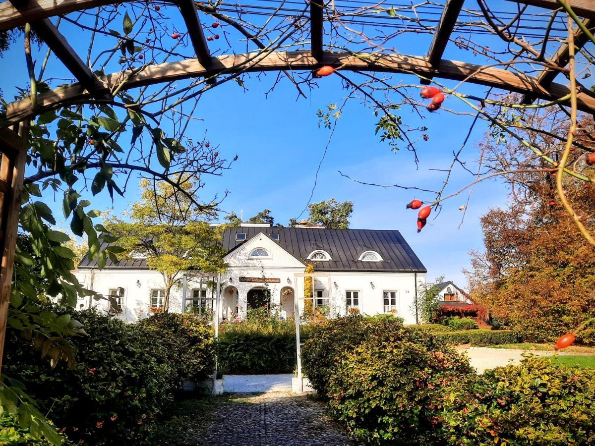 Dwór na Wichrowym Wzgórzu Acomodação com café da manhã Przybysławice Exterior foto