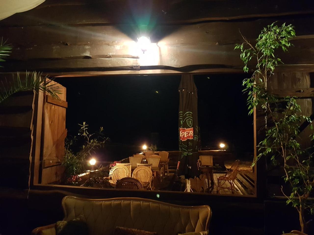 Dwór na Wichrowym Wzgórzu Acomodação com café da manhã Przybysławice Exterior foto