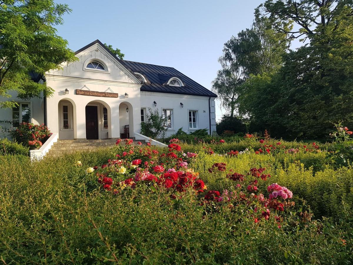 Dwór na Wichrowym Wzgórzu Acomodação com café da manhã Przybysławice Exterior foto